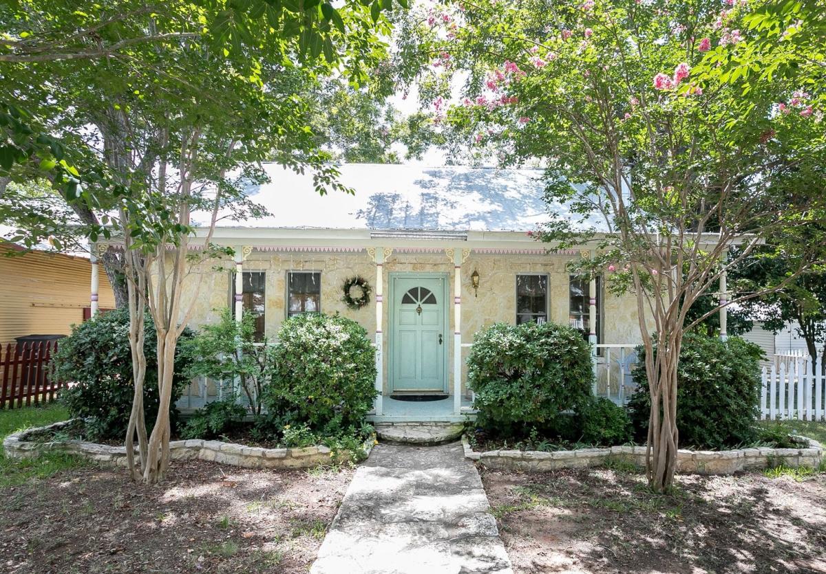 Crepe Myrtle Cottage New
