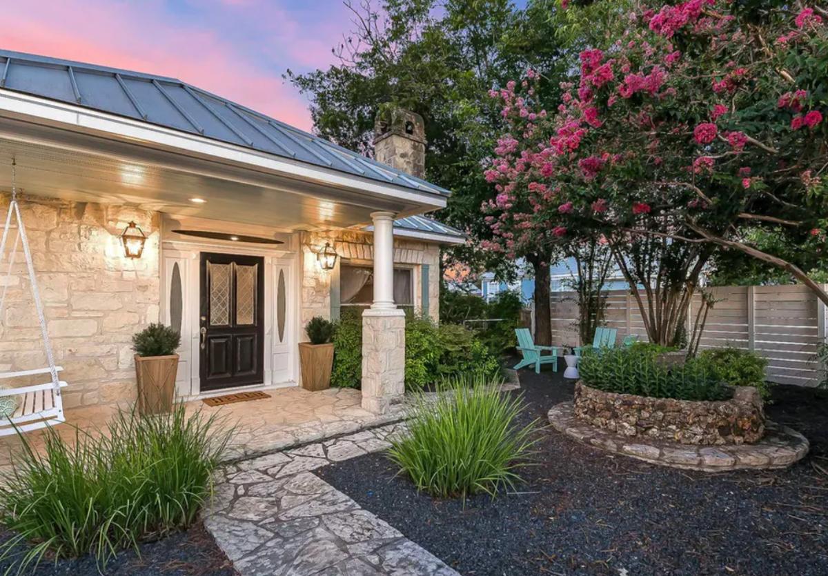 Stonewall Haus and Bungalow