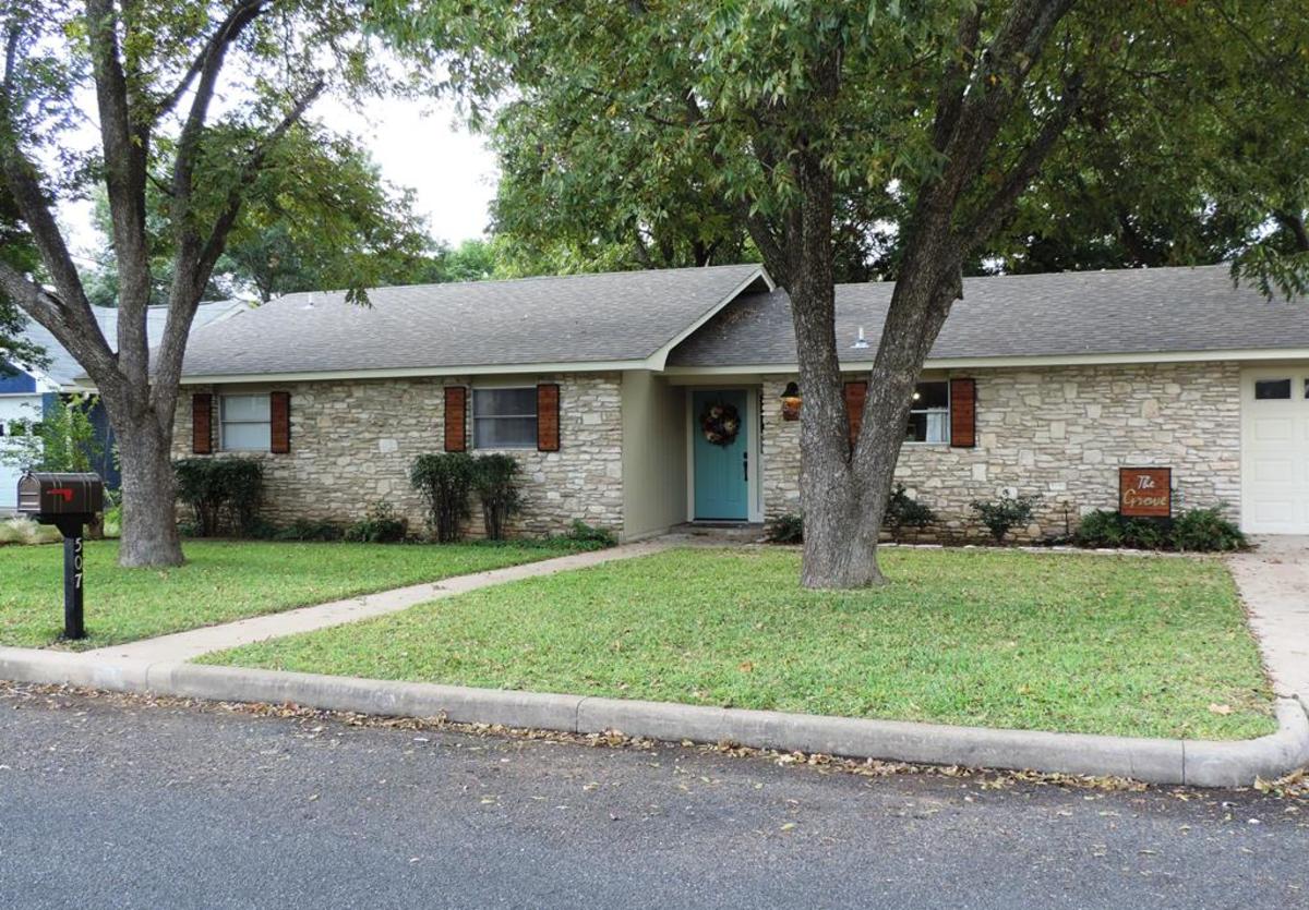 Pecan Valley Bed & Breakfasts / Guesthouses / Inns