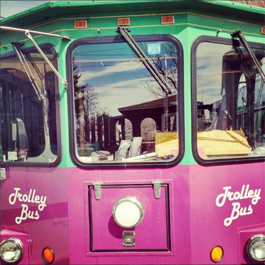 finger-lakes-winery-tours-geneva-wine-trolly