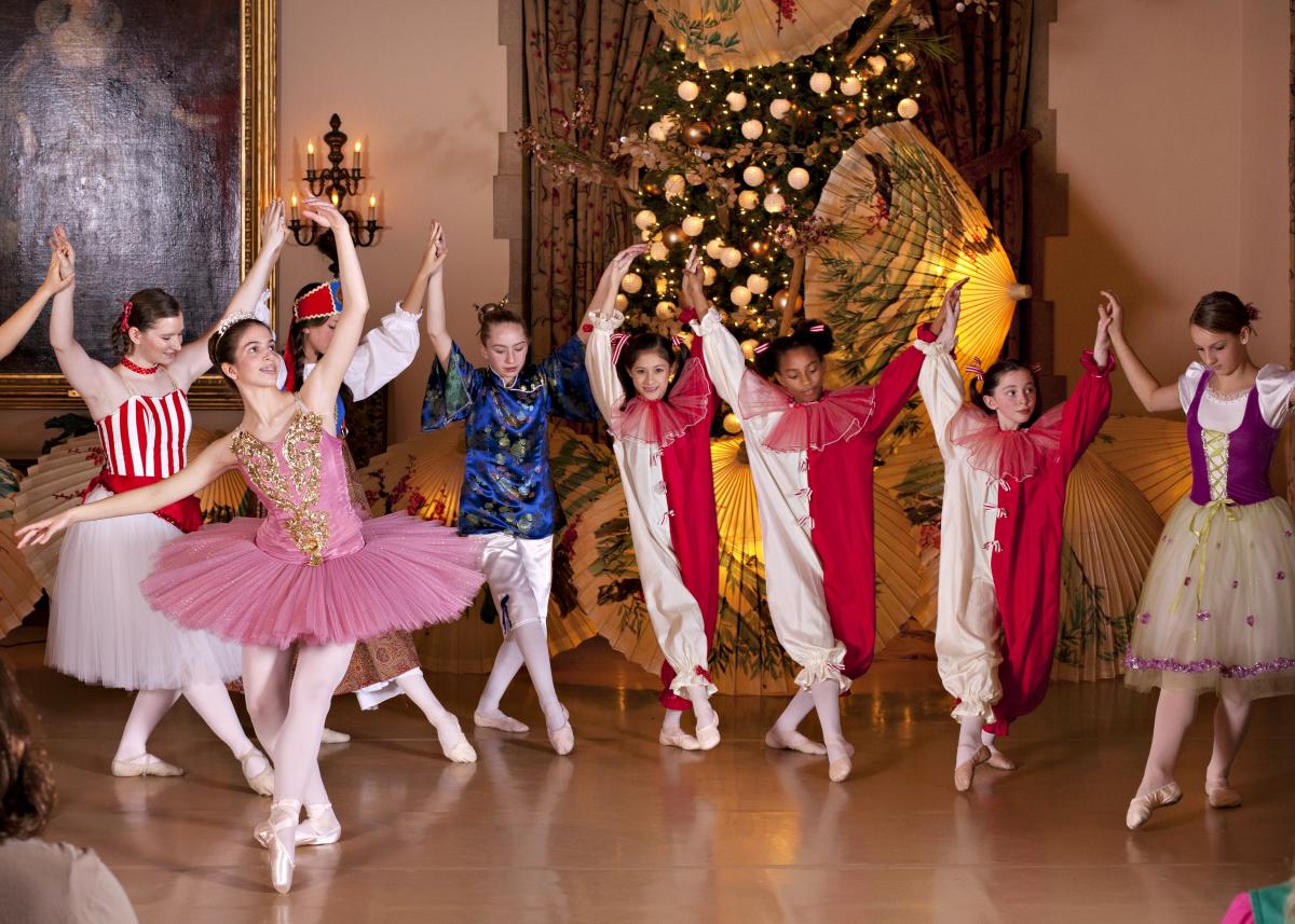 Nutcracker Dancers