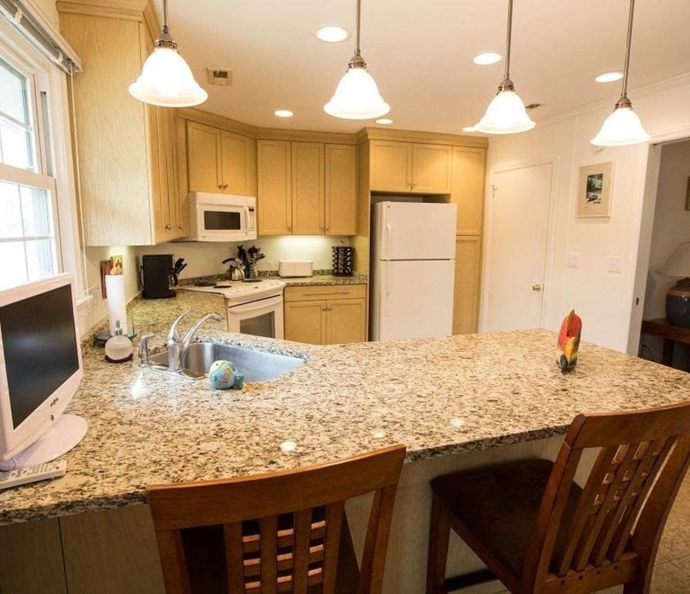 North end, oceanside, charming cottage