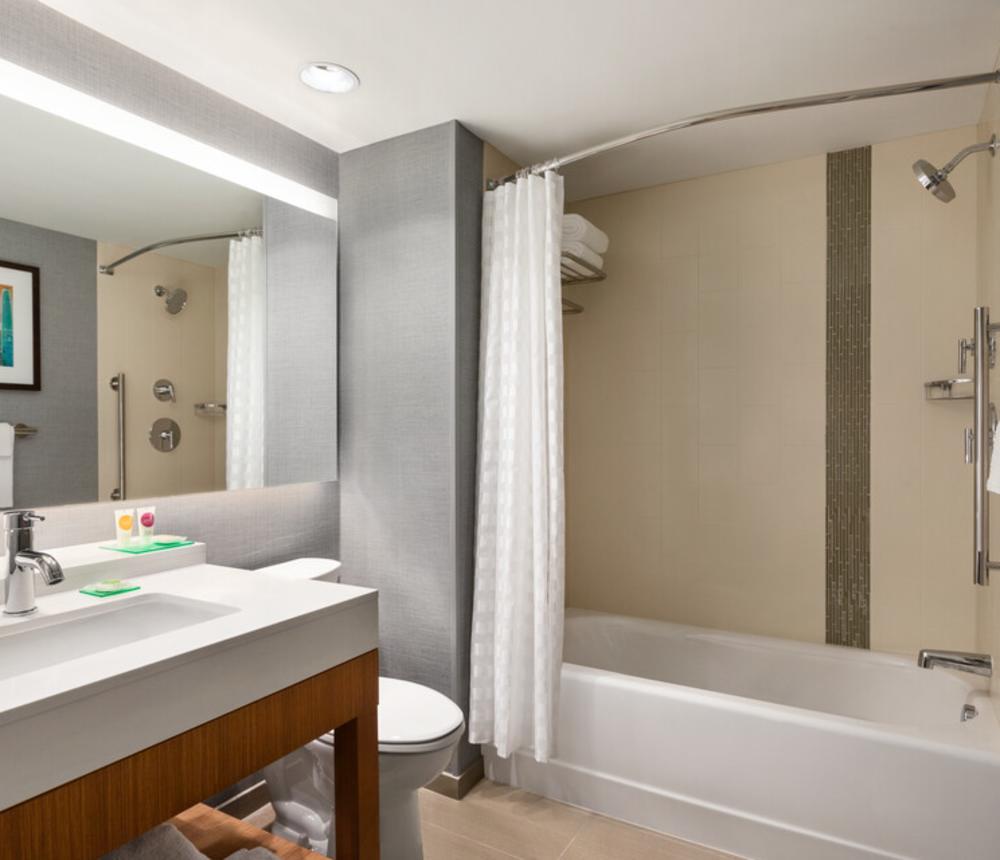 standard guest bathroom w/ tub
