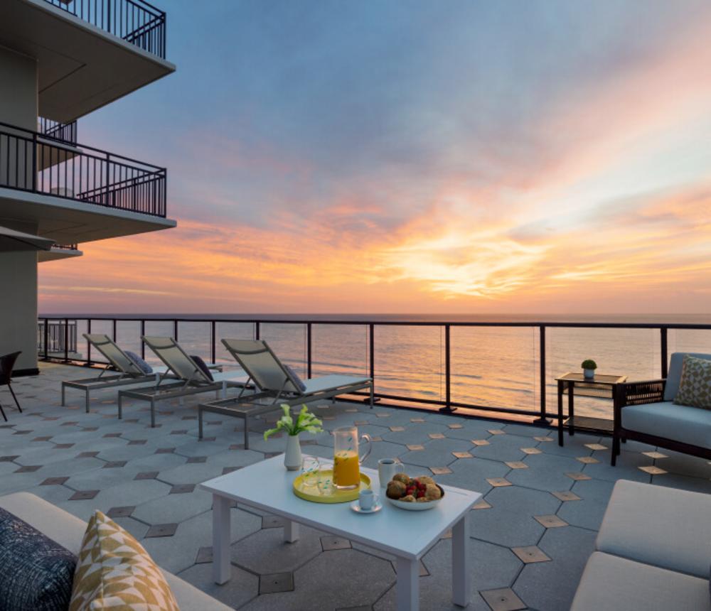 Oceanfront Queen Suite Private Balcony