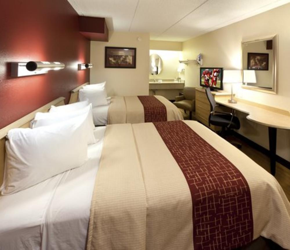 Red_Roof_Inn.jpg