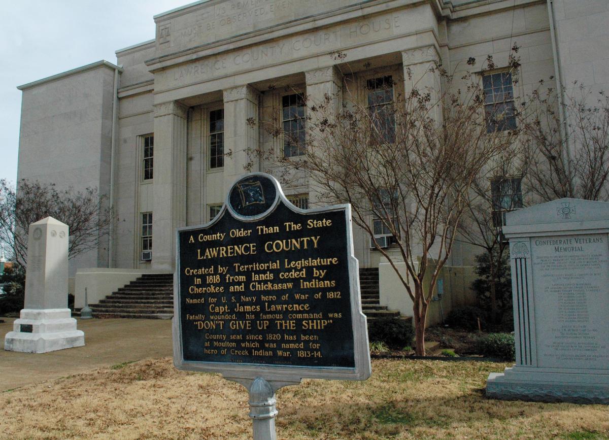 Courthouse Square in Moulton Square, AL 