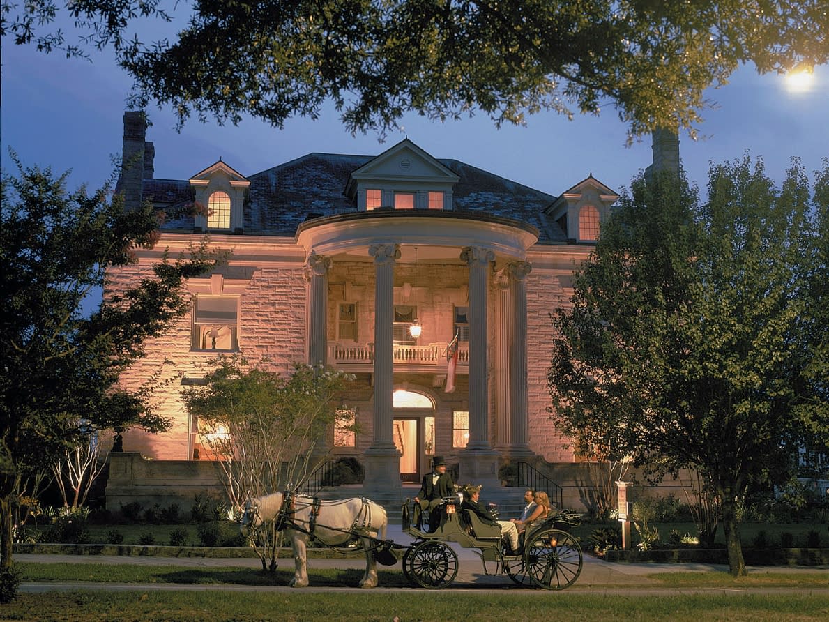 Graystone Inn at night