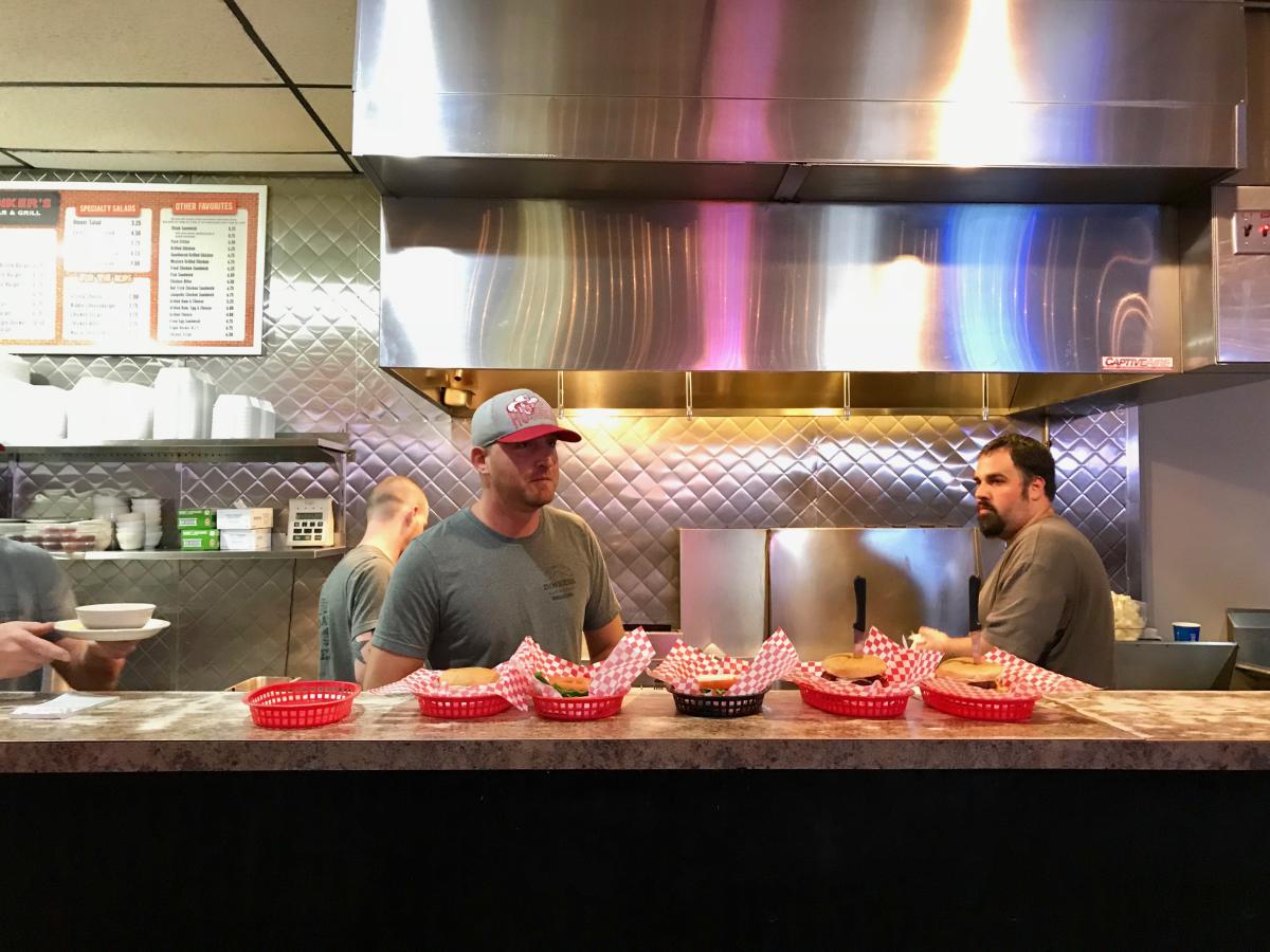 Dinker's Bar & Grill