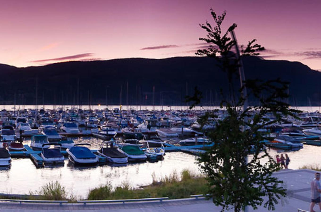 hotels near kelowna yacht club