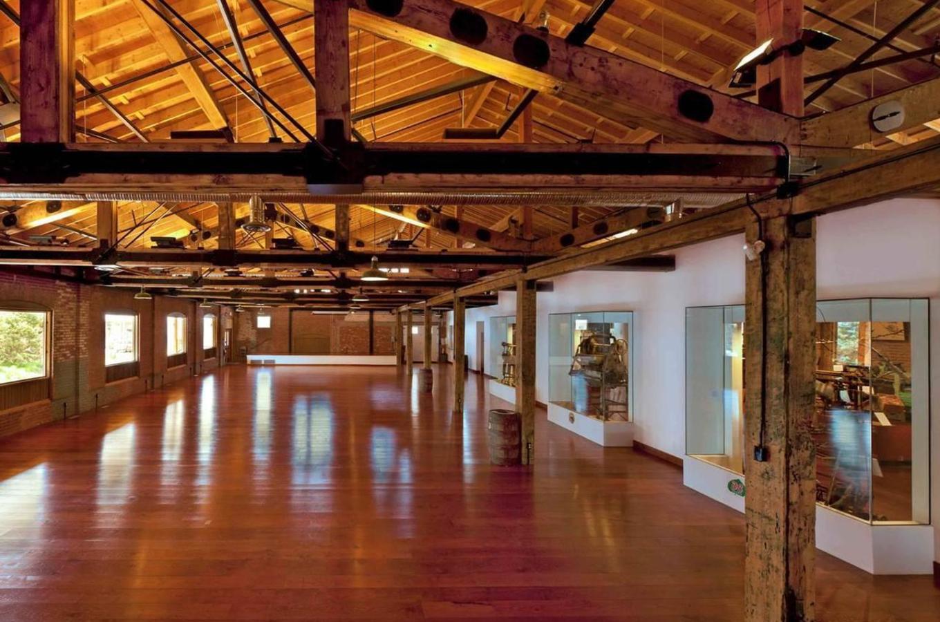 Laurel interior