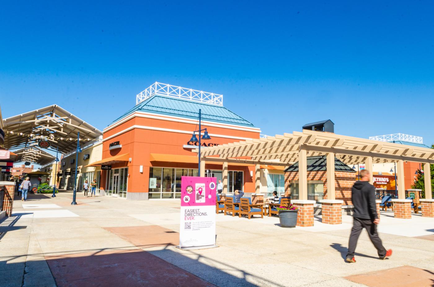 Stores and shopping at the Premium Outlets 2019