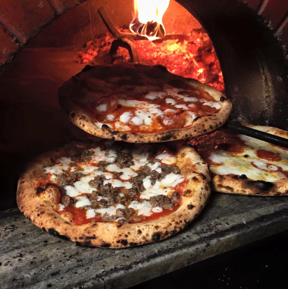 Cibo Urban Pizzeria’s in Phoenix is perfect for intimate tête-à-têtes. Artisanal pizzas are topped with house-made mozzarella and other ingredients.