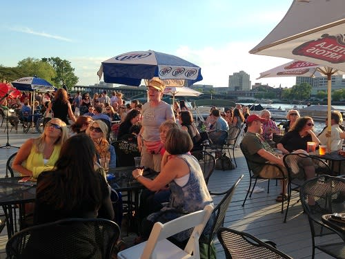dinner on the dock - crowd