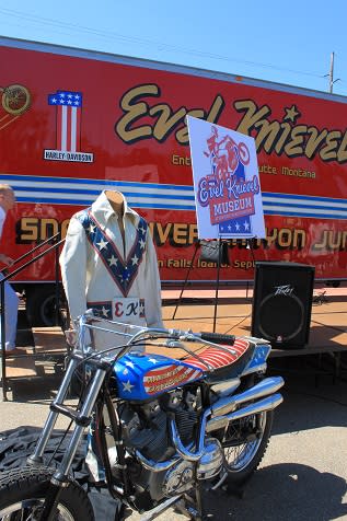 Evel Knievel press announcement Evel Knievel press announcement