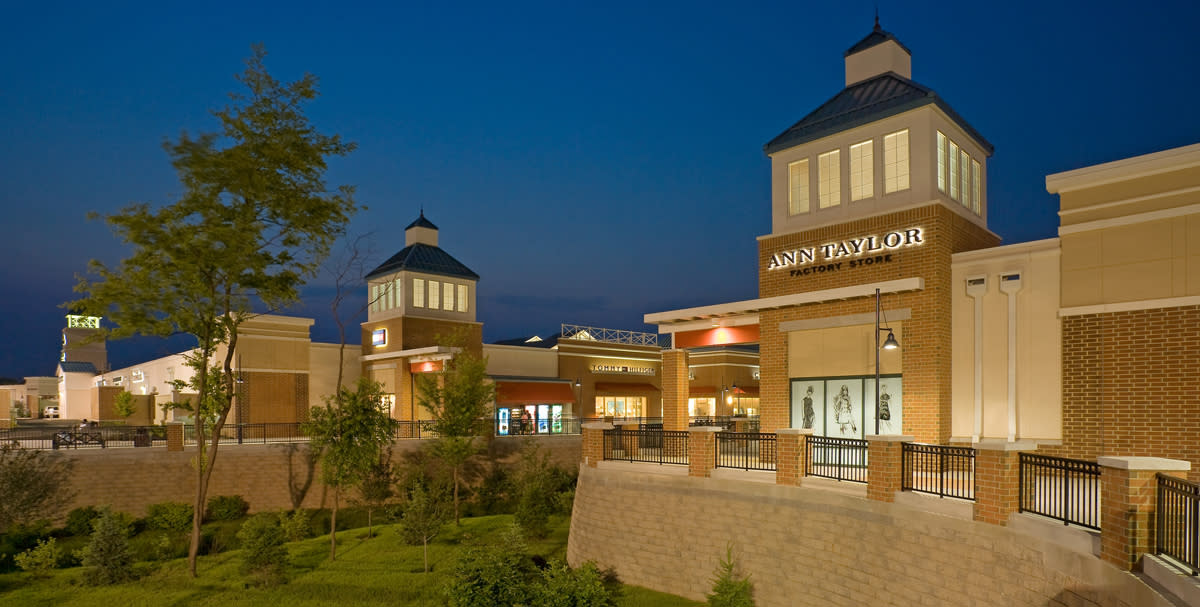 Score even more savings this weekend at the annual Labor Day Sidewalk Sale at the Philadelphia Premium Outlets.