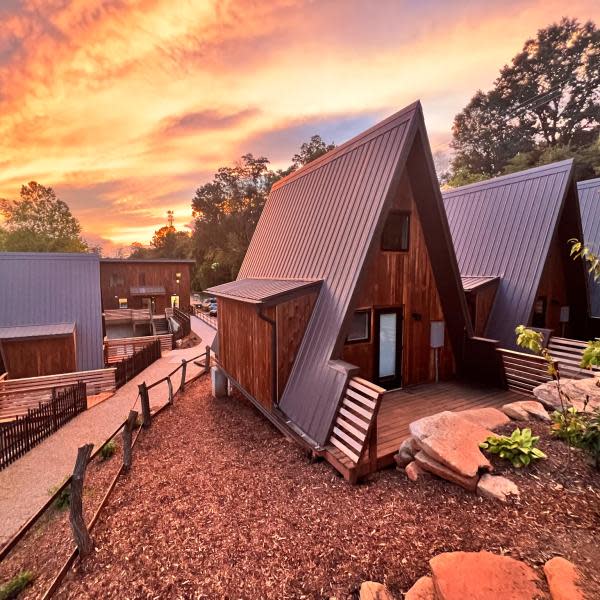 Wrong Way River Lodge & Cabins