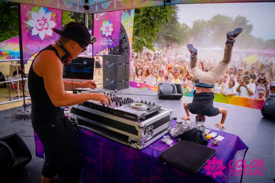 MC does headstand in front of Holi Festival crowd