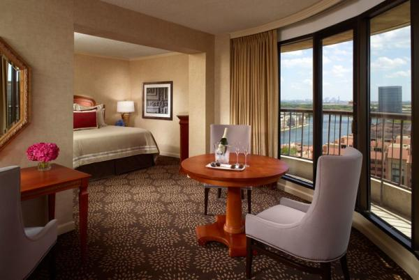 Guest room interior at the Omni Las Colinas in Irving, TX