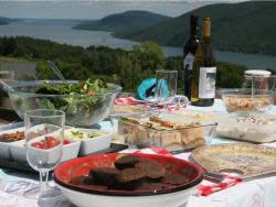 Finger Lakes picnic