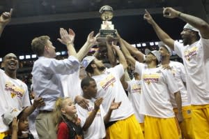 The Fort Wayne Mad Ants celebrate their championship in 2014. Photo by Ron Hoskins, NBAE