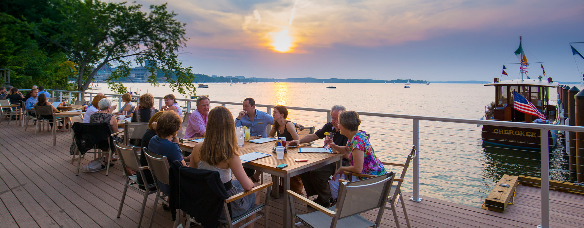 The Edgewater: Lakefront Dining