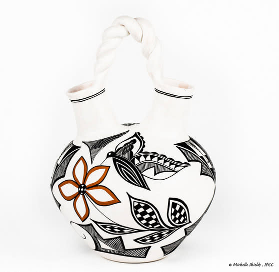 ©Shumakolowa Wedding Vase, Michelle Shields ©Shumakolowa Wedding Vase, Michelle Shields