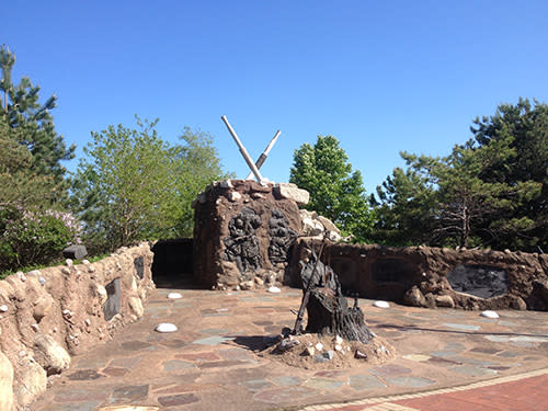 Community Veterans Memorial monument
