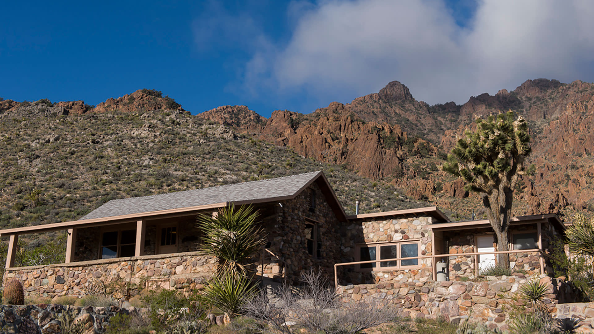 mitchell caverns visitors center