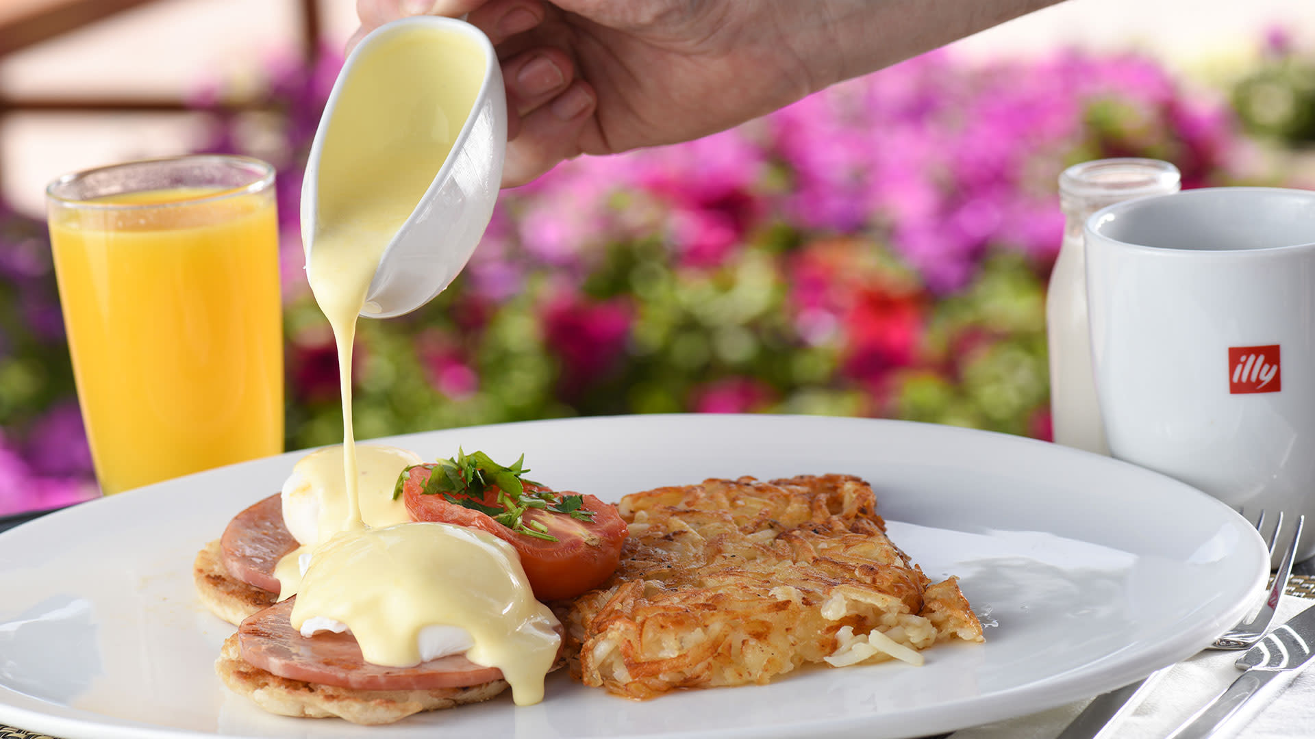 eggs benedict at la quinta resort