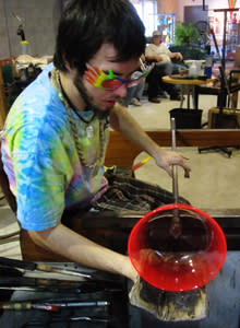Hands-On Glass Hands-On Glass artist at work
