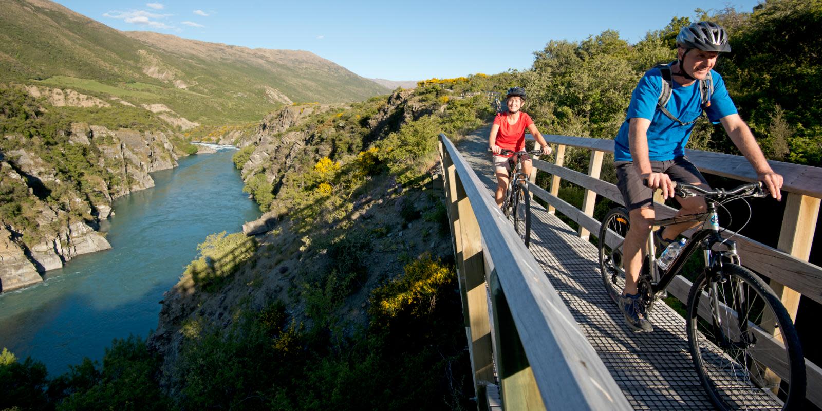 Couple Cycling Queenstown Trail