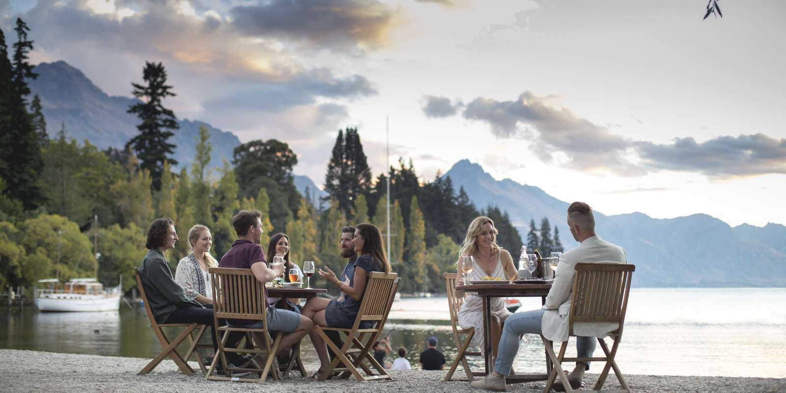 Al Fresco Dining on Queenstown Beach. The Bathhouse Cafe Bar and Restaurant.