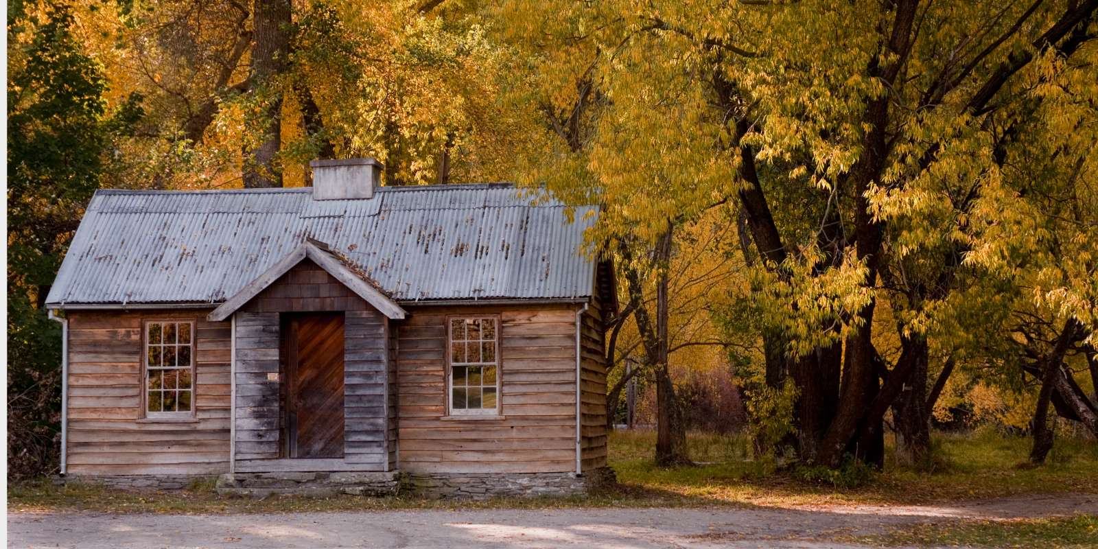 Arrowtown hut in Autumn