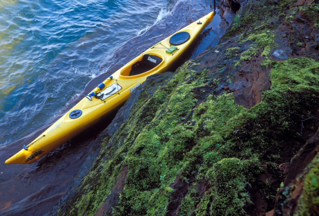 A KAYAK SITS ON A SANDSTONE LEDGE AT THE SQUAW POINT SEA CAVES IN THE APOSTLE ISLANDS NATIONAL LAKESHORE NEAR BAYFIELD, WISCONSIN.