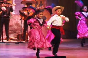 Performers come in all sizes at the Lensic. (Photo Credit: The Lensic Center for the Performing Arts)