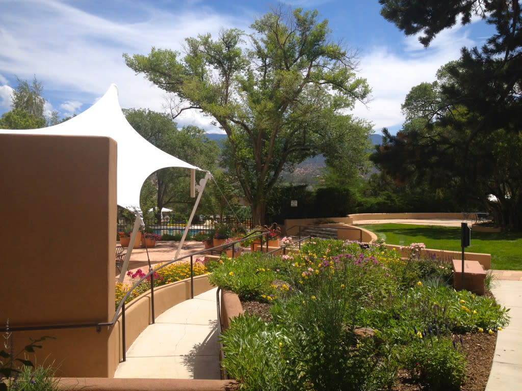 Settle in under the white tent for dinner and an informative talk on the night’s performance at a preview buffet.