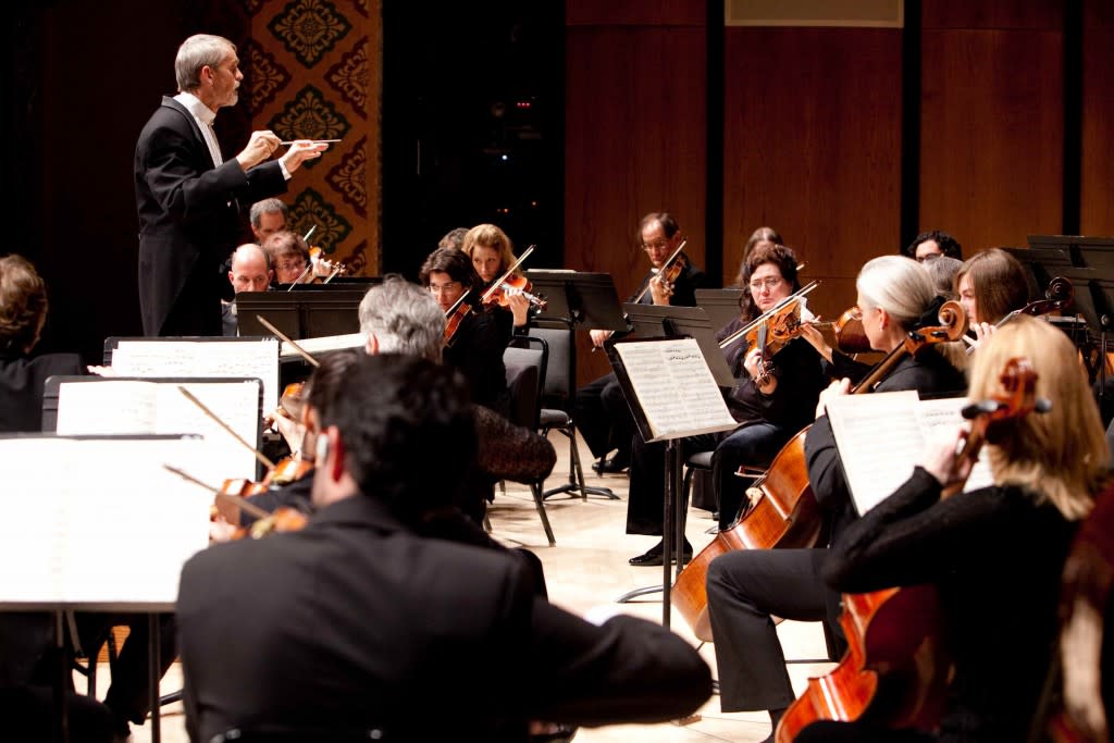 Santa Fe Pro Musica brings together outstanding musicians to inspire and educate audiences of all ages through the performance of great music.
