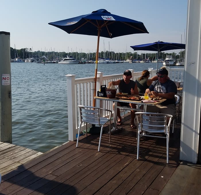 Happy Hour at Skipper's Pier Restaurant and Dock Bar