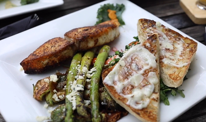 Lures Bar & Grille