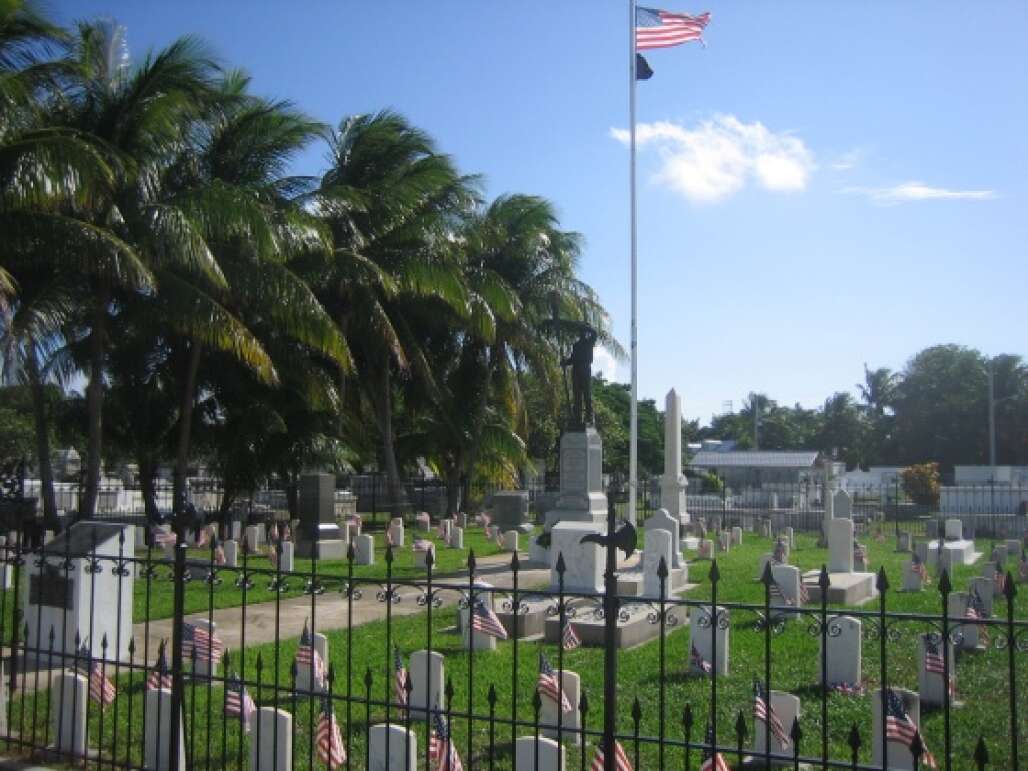 A memorial to sailors at Key West cemetery