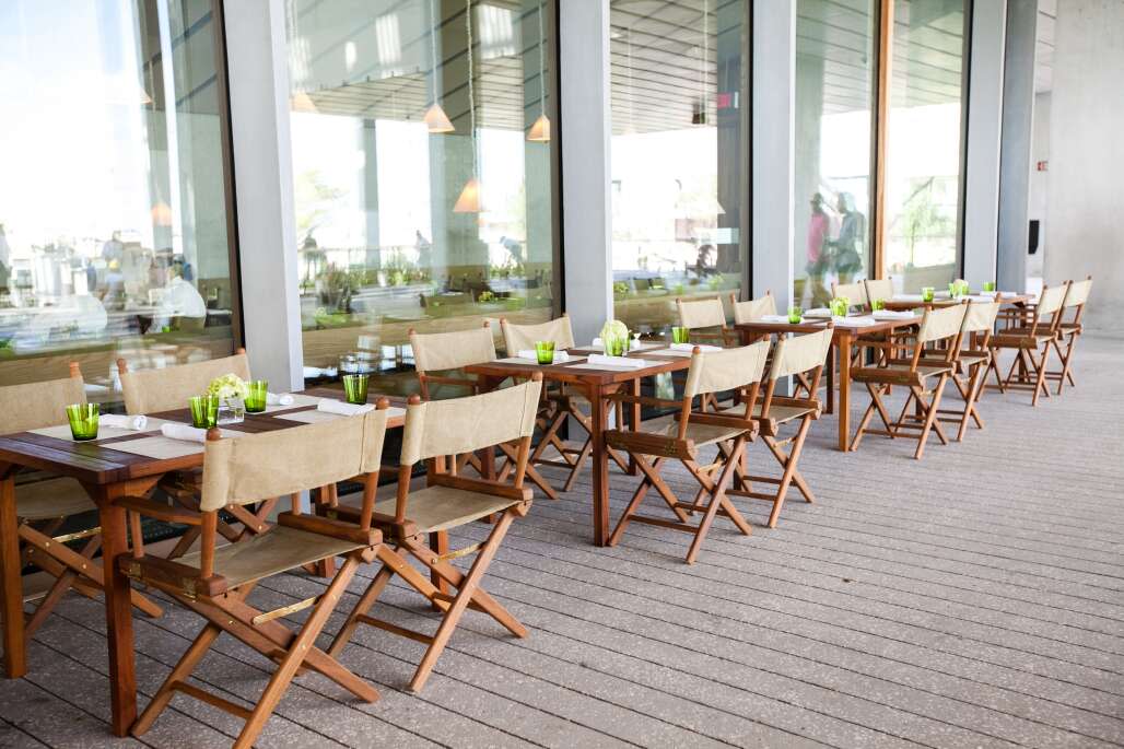 Verde is the restaurant in the new Pérez Art Museum Miami. With views of Biscayne Bay, it is a modern, casual restaurant with indoor and outdoor seating.