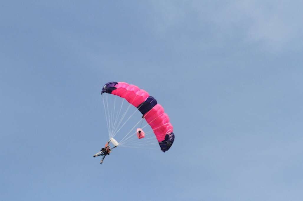 lake-o-skydiving-photo-pink.JPG