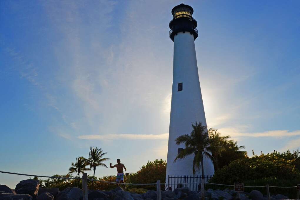 Guided tours of the lighthouse and lighthouse keeper´s cottage are given twice daily, Thursdays through Mondays, at Bill Baggs Cape Florida State Park in Key Biscayne.