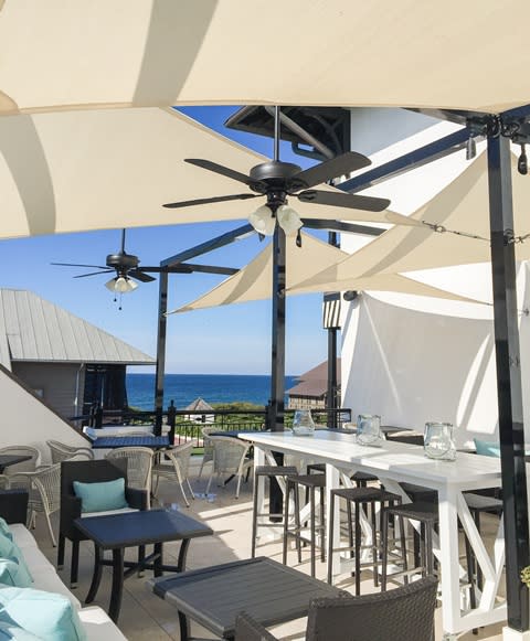 The outdoor restaurant Caliza in Alys Beach