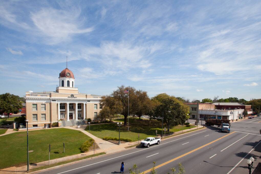 The Gadsden County Courthouse anchors downtown Quincy. A courthouse has stood on this spot since 1827.