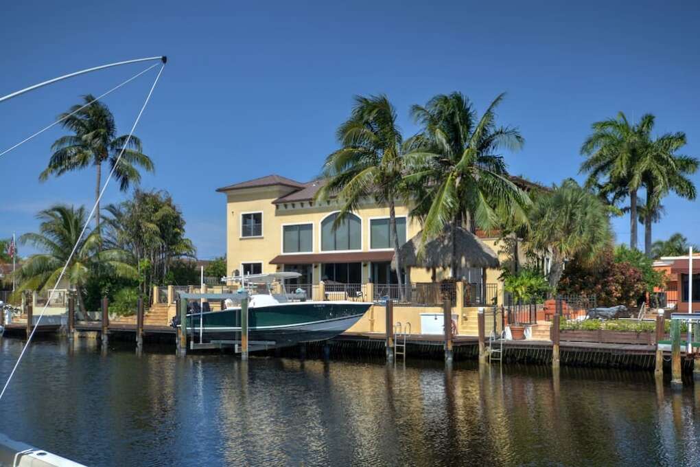 Six-bedroom mansion on the waterfront in Fort Lauderdale.