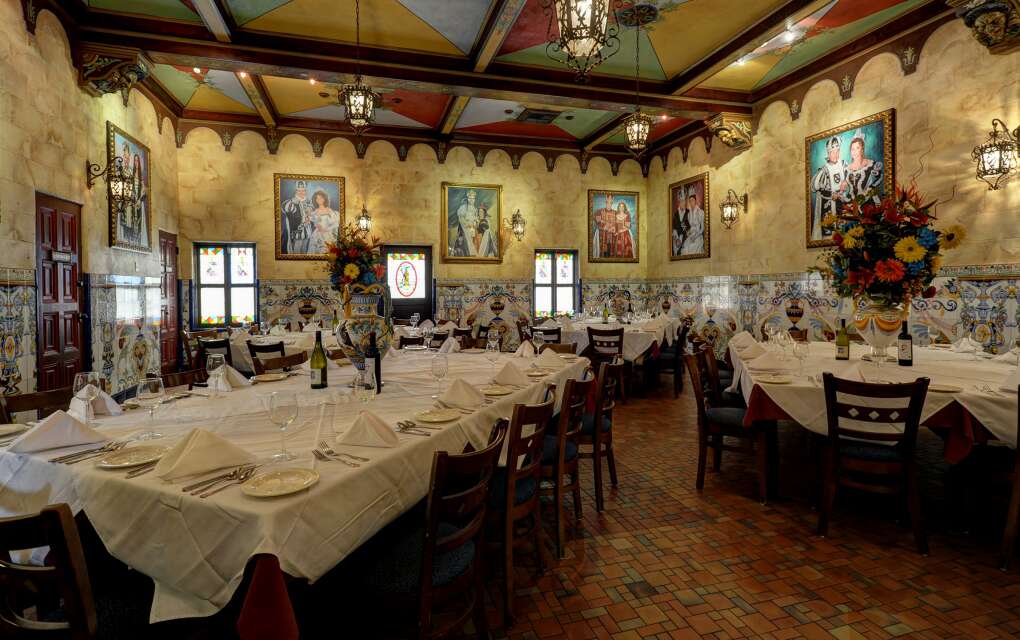 the beautiful, lavish dining room at the Columbia in Tampa