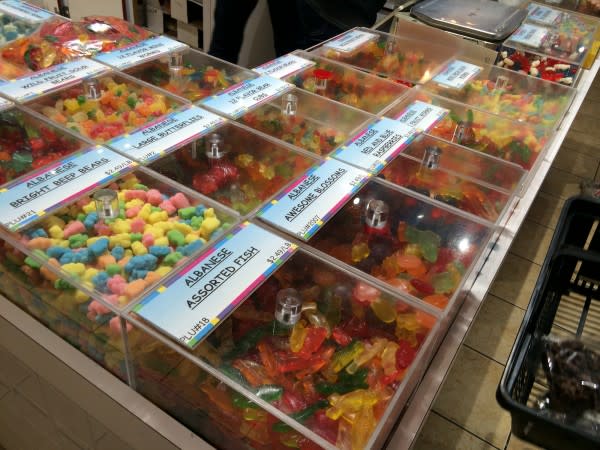 Gummis at Albanese Candy Favory