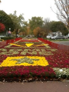 Flower quilt at Nappanee contains thousands of eye-popping mums.