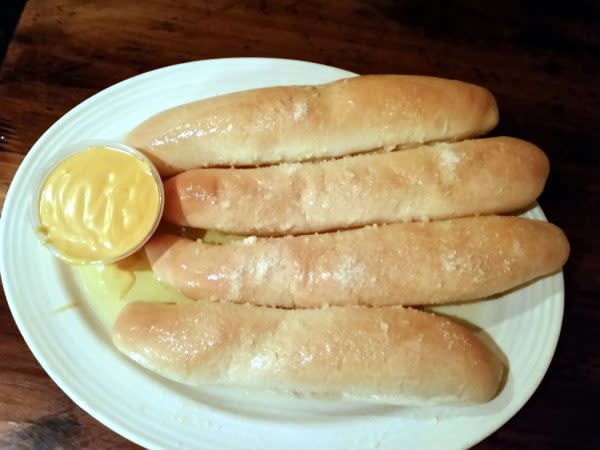 Ask anyone about Caruso's and they will recommend the breadsticks. 